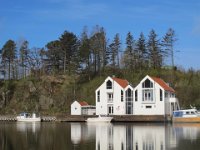 Det ligger många fina hus på många fina platser. Dessa ligger strax norr om Egersund.