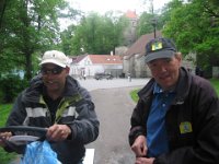 IMG 1254  Sukh S och Anders E förbereder cyklingen i Tallin
